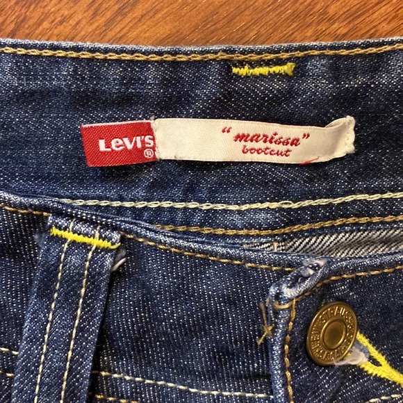 Women’s Levi’s jean shorts - Picture 2 of 5